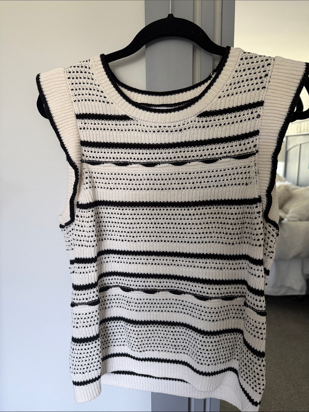 Evereve Cream Sweater Tank with Black Trim